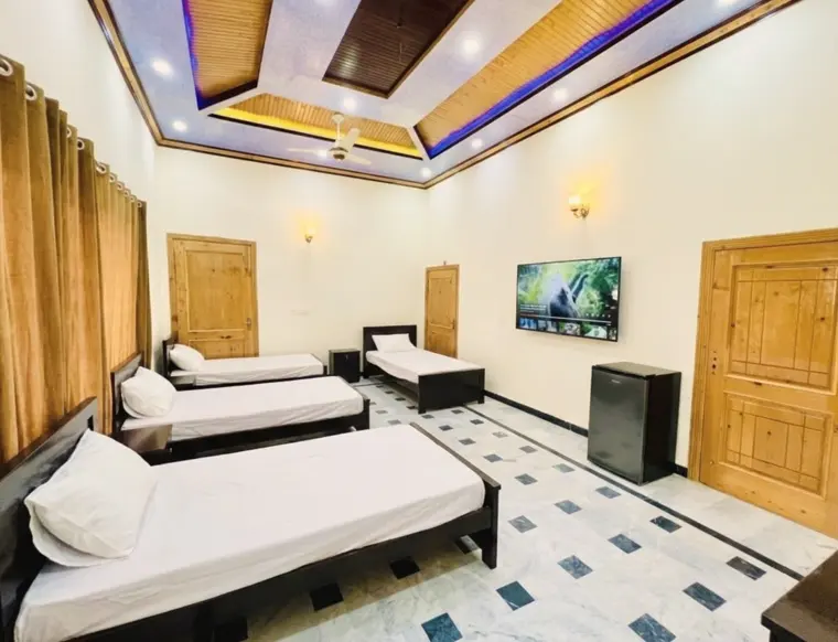 Three-bed room with TV and wooden ceiling