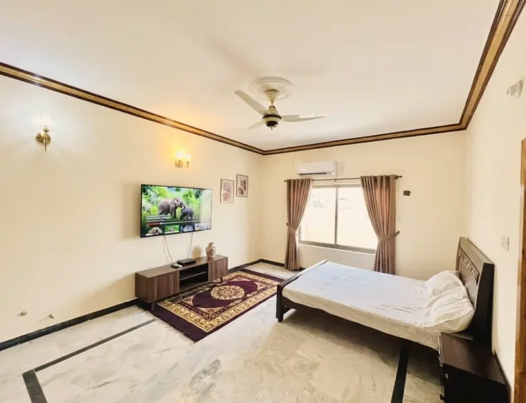 Private room with bed, wall-mounted TV and air conditioning